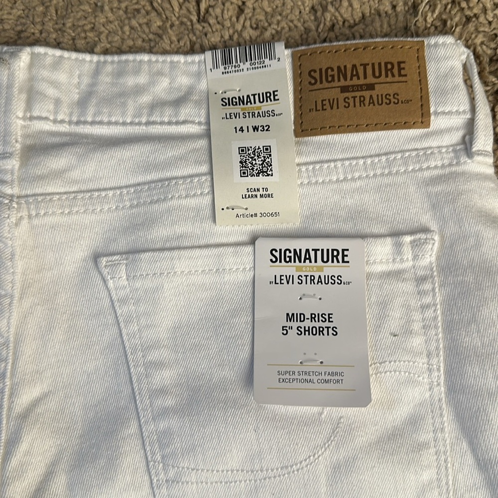 Signature By Levi Strauss White Mid Rise 5’ Shorts Size 14 - Picture 6 of 8